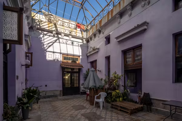A patio at the MUJEFA housing cooperative. Bé Estudio
